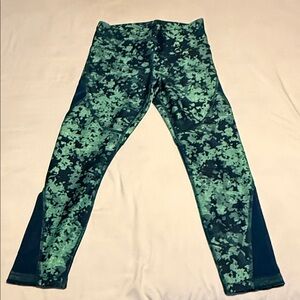 Women’s Under Armour Compression Heatgear Green Capri Leggings